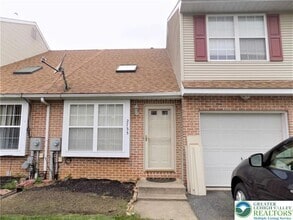 Building Photo - 2733 Victoria Ln