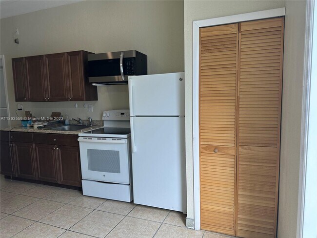 Building Photo - 27869 SW 133rd Ave
