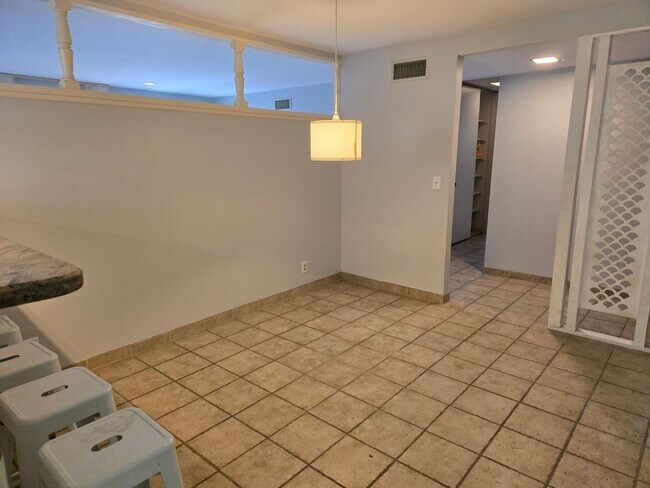 Foto del edificio - Welcome to this beautifully upgraded 3-bedroom, 2.5-bath home located in a highly sought-after Sa...
