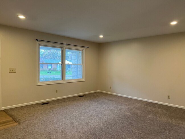 Foto del edificio - Spacious 2-BDR 1-BTH Duplex in Okemos