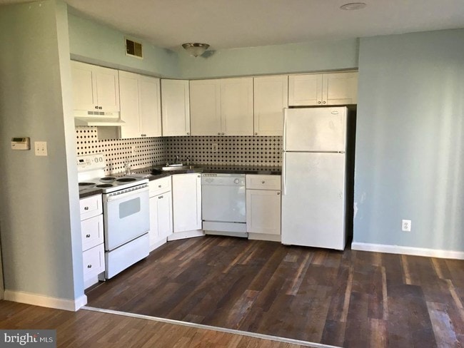 Building Photo - 305 Brighton Ct