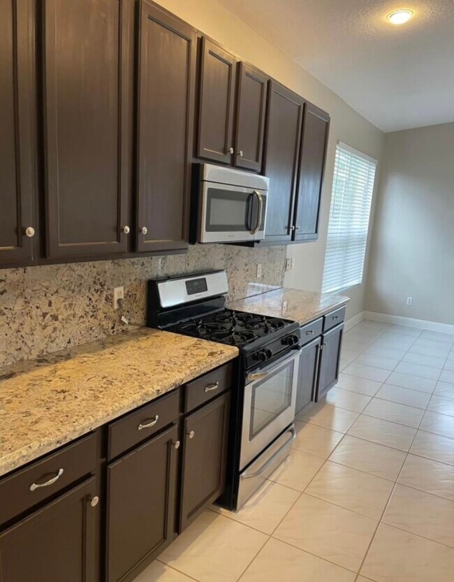 Foto del edificio - 895 SW Lake Charles Cir