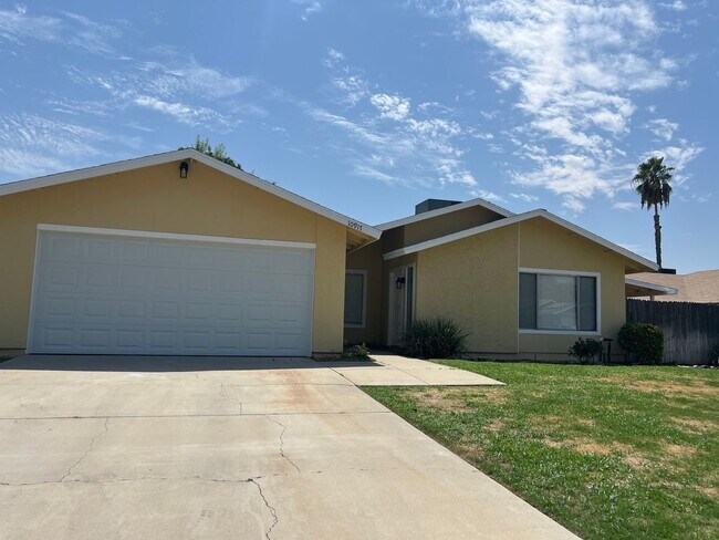 Foto del edificio - Northwest Bakersfield Home