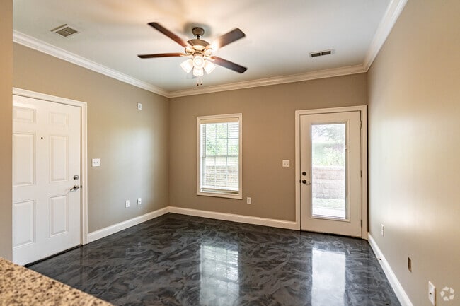 1BR, 1BA - 625SF - Living Room - Otte Center II