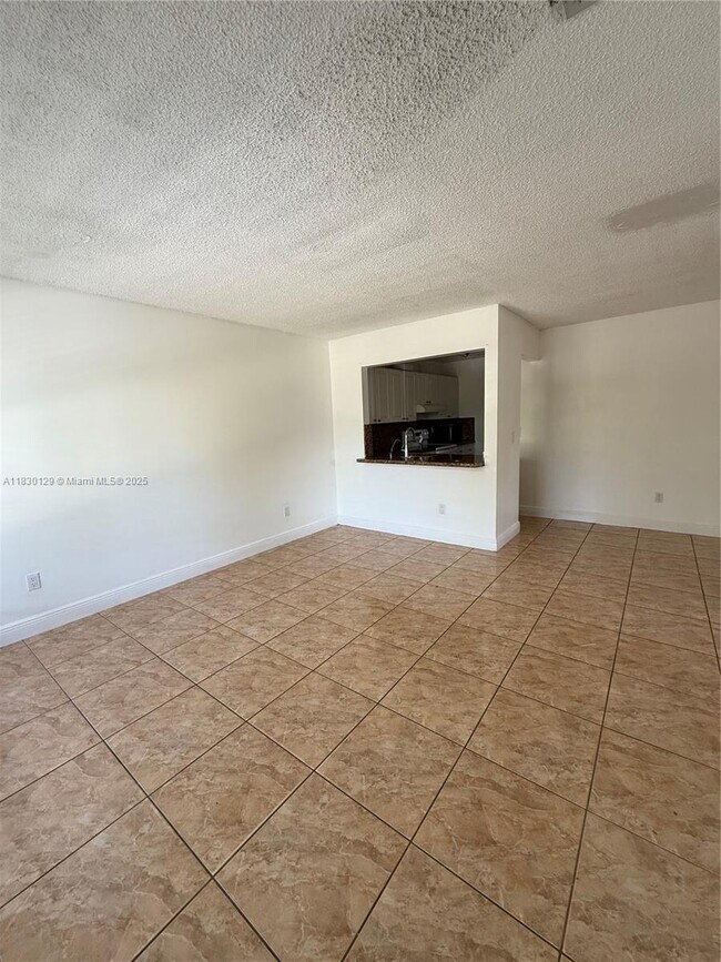 Building Photo - 2530 W 67th Pl