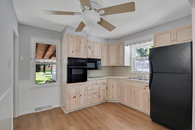 Building Photo - Charming 2 Bedroom Home in Normal