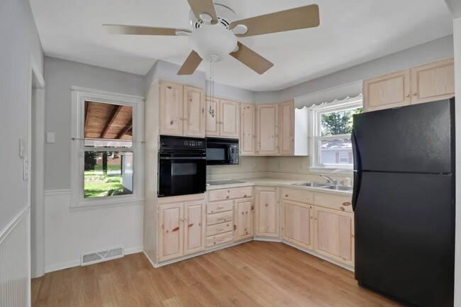 Foto del edificio - Charming 2 Bedroom Home in Normal