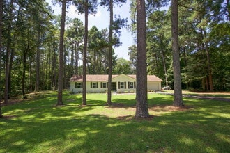 Building Photo - 906 N Glenwood Trail