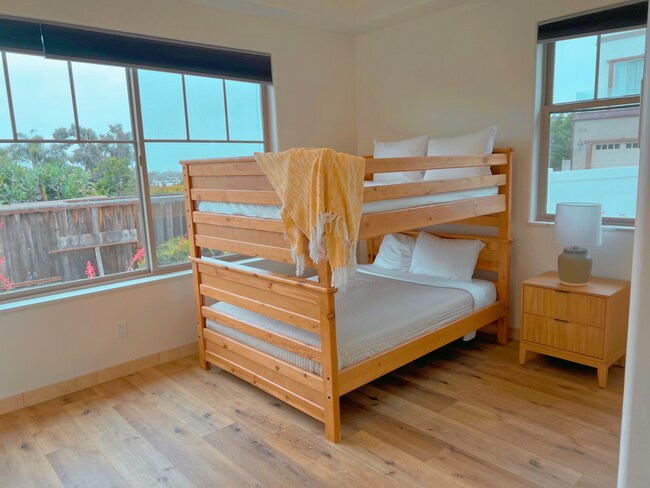 Foto del edificio - Brand New Luxurious 3 Bed / 3 Bath Condo 1...