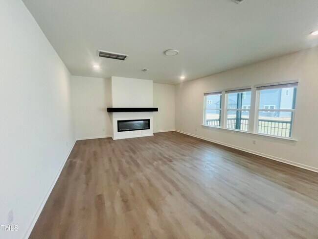 Foto del edificio - 3284 Roundly Rd