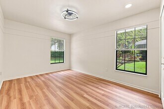 Building Photo - 10798 Cypress Bend Dr