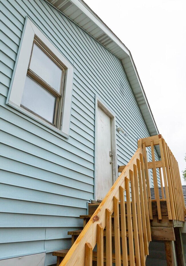 Building Photo - 1409 W Jackson St