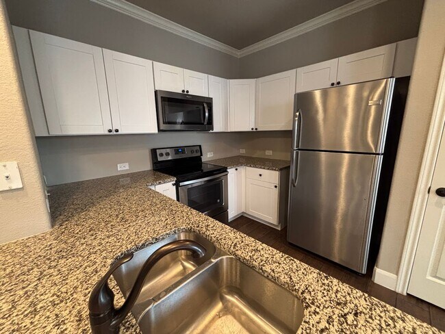 Foto del edificio - Stylish Townhome Near Randolph AFB – Avail...
