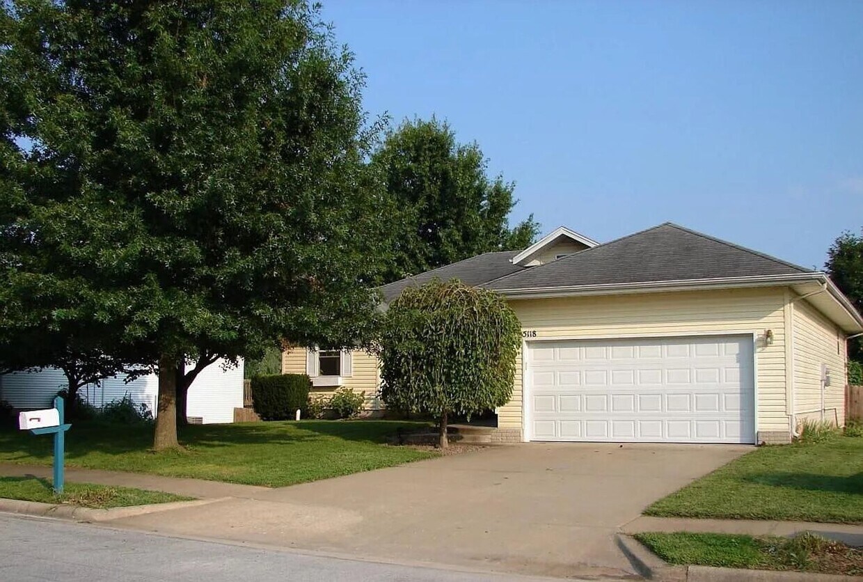 Primary Photo - Gorgeous Walkout Basement Home with a Pool...