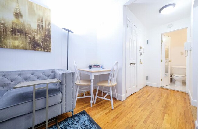 Foto del edificio - 328 E 74th St