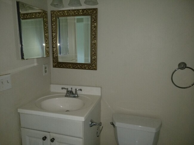 Foto del edificio - 441 Hickory Hill Dr