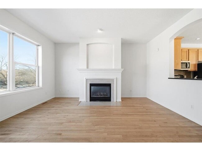 Building Photo - 325 W River Pkwy