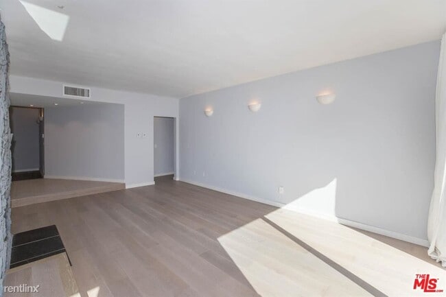 Building Photo - 2 br, 2 bath Condo - 11920 Dorothy St Apt 304