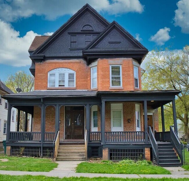 Building Photo - 203 Fulton Ave
