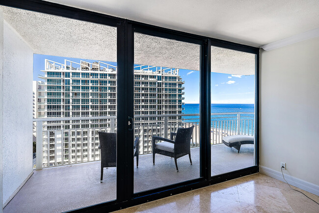 Building Photo - 3000 N Ocean Dr