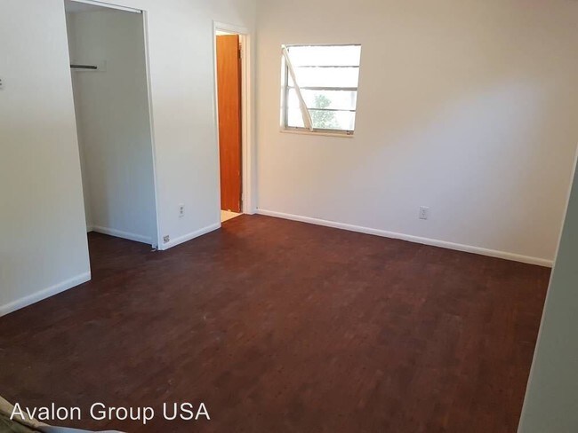 Foto del edificio - 7528 Ridgeway Rd N