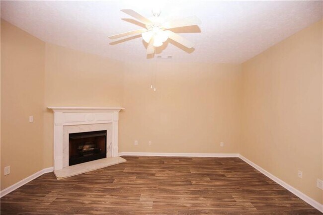 Building Photo - 2240 Grovemont Dr