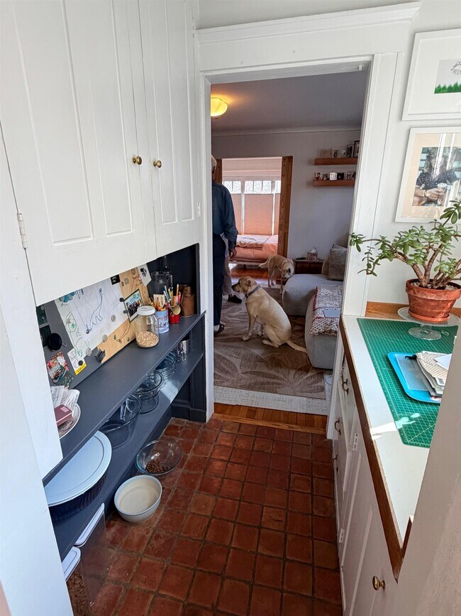 Foto del edificio - 138 Larch Rd