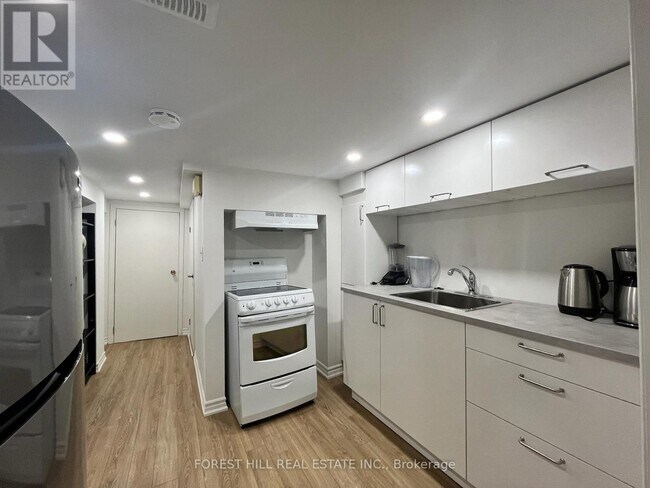 Photo du bâtiment - 960 Briar Hill Ave