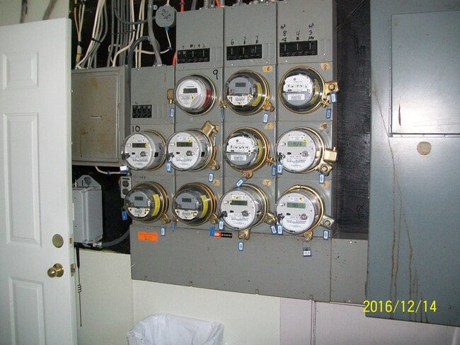 Foto del edificio - 137 Howe Ave