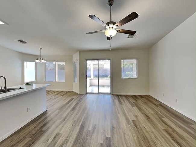 Foto del edificio - 6281 Hill Haven Ave