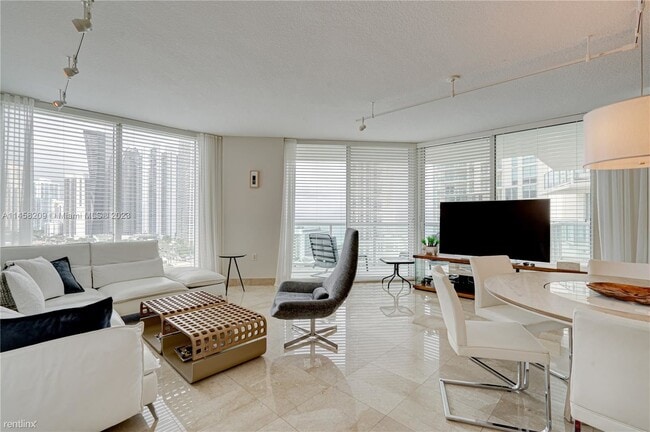 Building Photo - 3 br, 2 bath House - 200 Sunny Isles Blvd ...