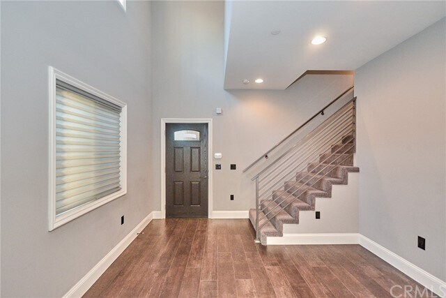 Building Photo - 920 E Valley Blvd