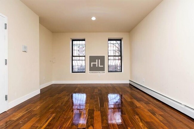 Foto del edificio - 3 bedroom in BROOKLYN NY 11233