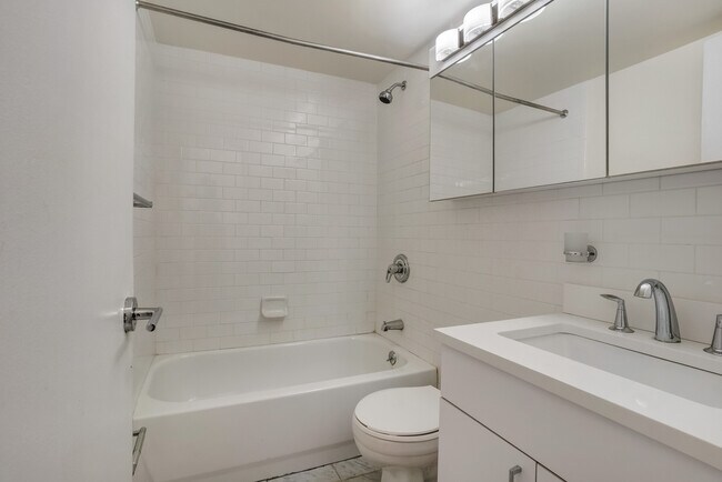 Building Photo - 160 W 73rd St