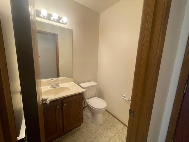 Building Photo - 2805 Chablis Dr