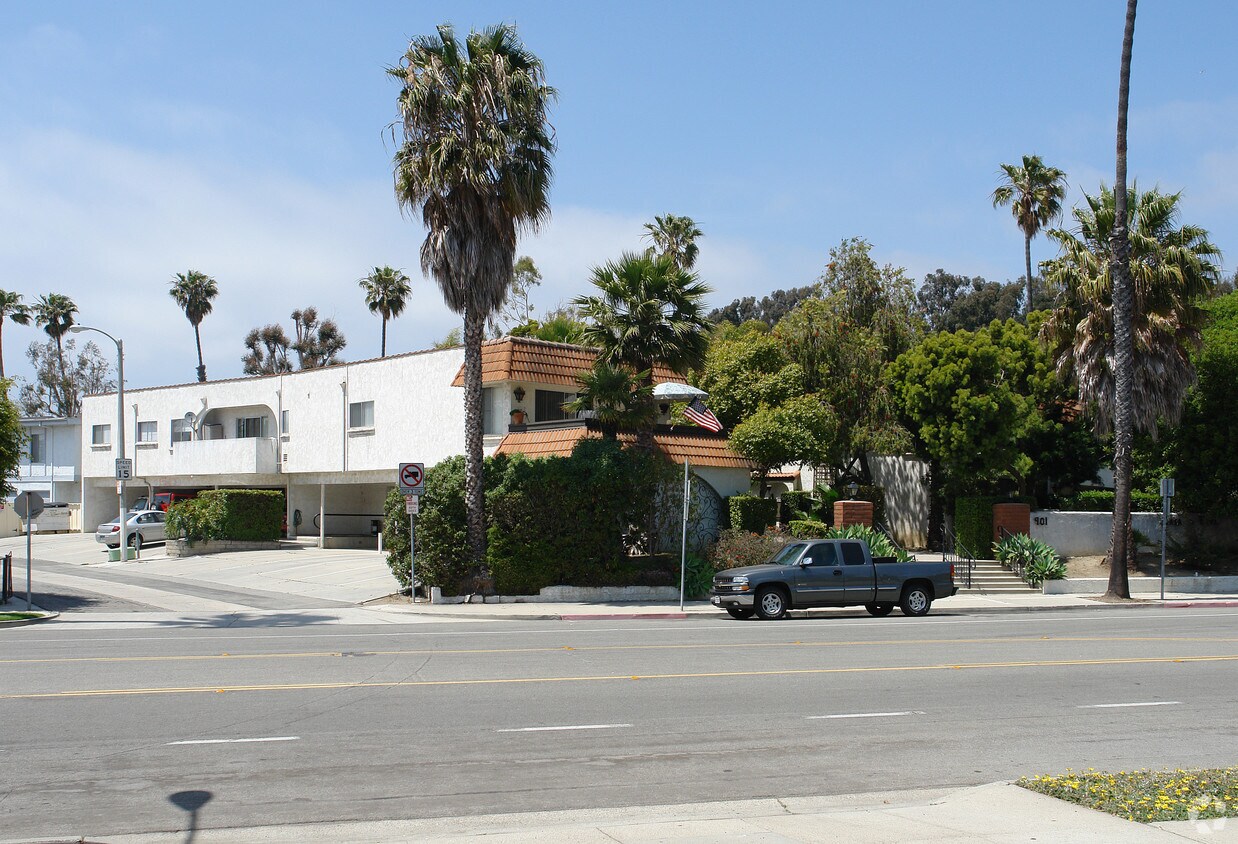 Building Photo - 901 Peninsula St