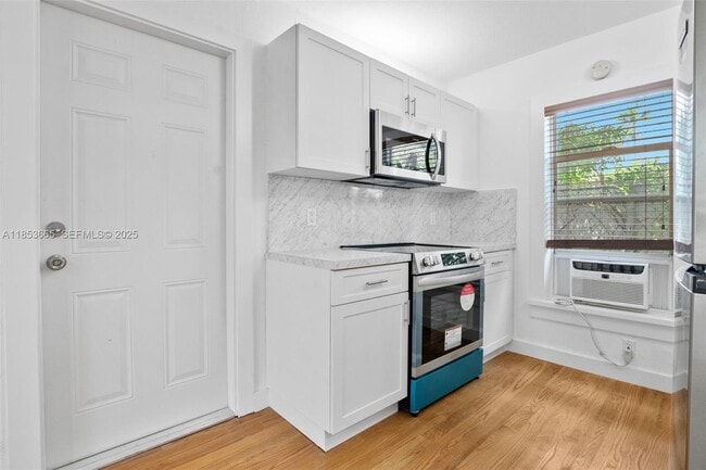 Building Photo - 1721 SW 21st Ter