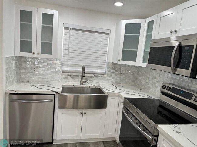 Building Photo - 9451 Evergreen Pl