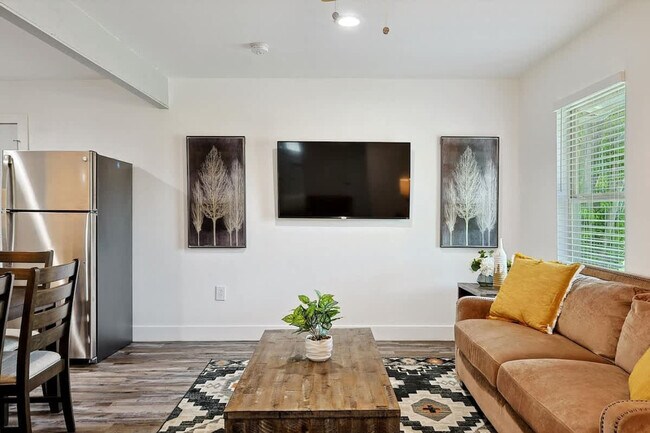 Foto del edificio - 2047 El Paso St