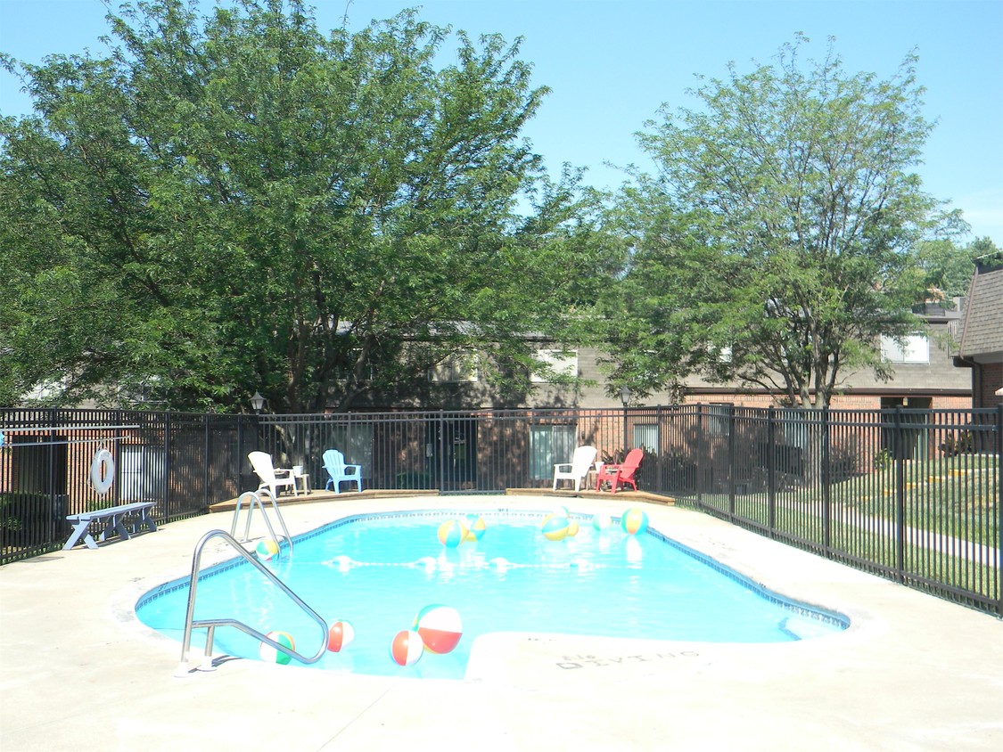 Building Photo - 4401 NW Dmons Dr