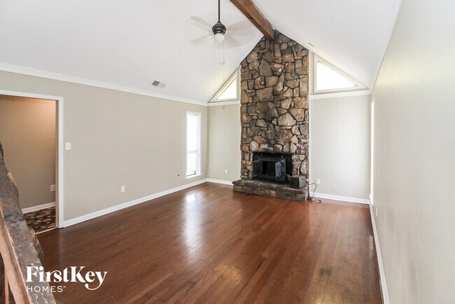Foto del edificio - 5979 Rosewind Cir W