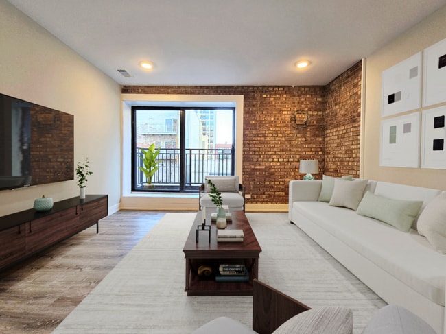 Building Photo - 1214 N La Salle Dr