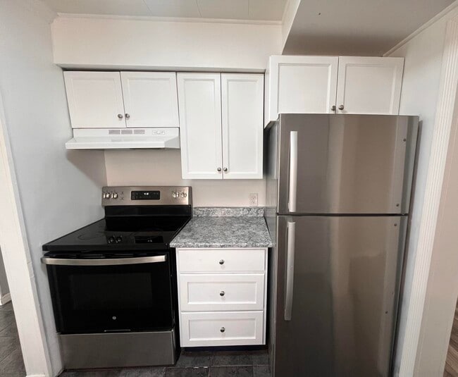 Building Photo - Stylish 1 Bedroom House for Rent – $1,749/month (plus utilities)