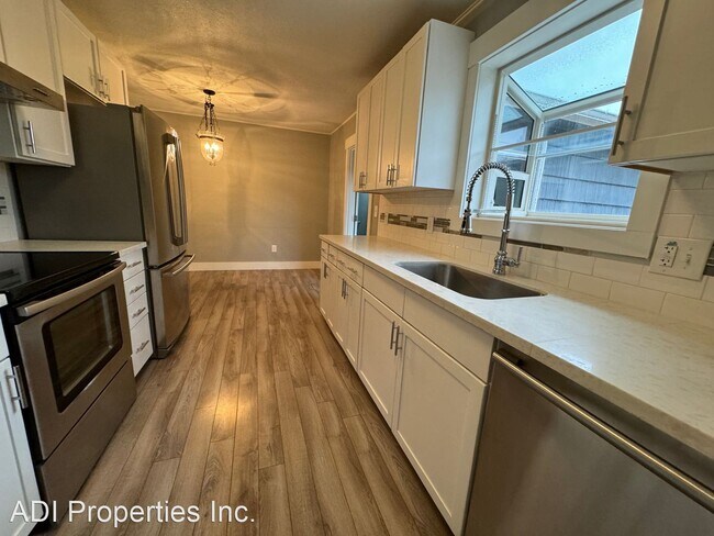 Foto del edificio - 3 br, 2 bath House - 242 NW Rachel Street