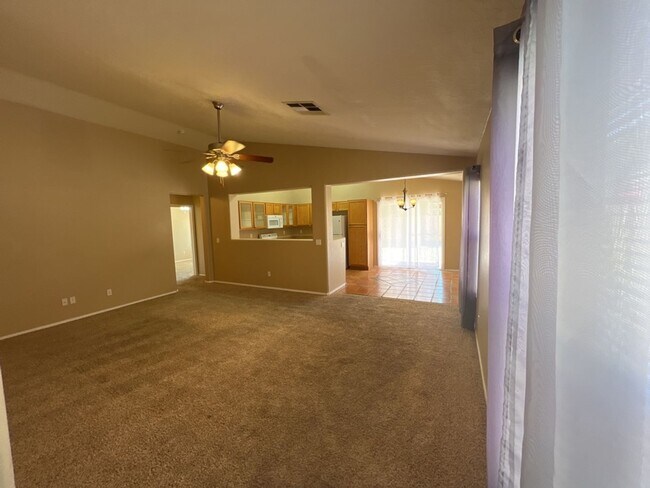 Foto del edificio - COMING SOON! Beautiful Home in Copper Basi...