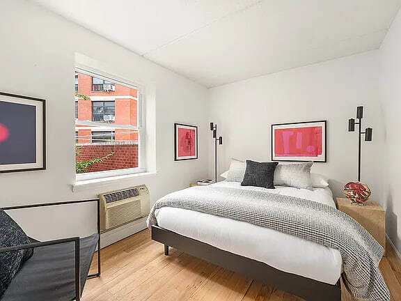 Foto del edificio - 6 Renaissance Ct