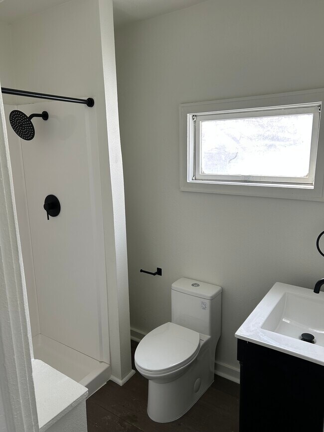 Building Photo - 232 Ferris St