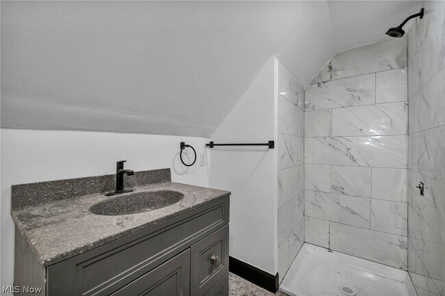 Foto del edificio - 12001 Oakview Ave