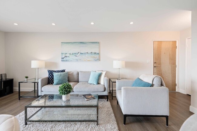 Building Photo - 650 The Village