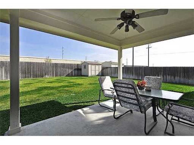 Building Photo - 1000 Abbeyglen Castle Dr